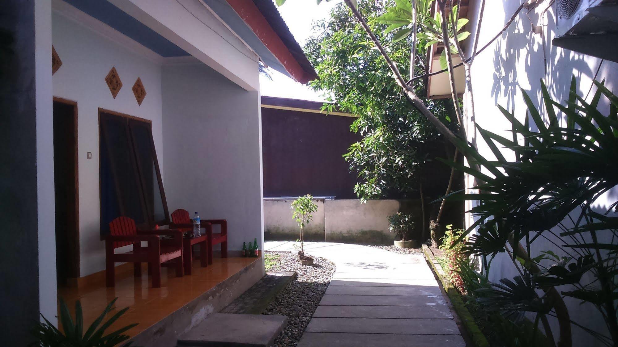 Family Garden Homestay Mangsit Екстер'єр фото