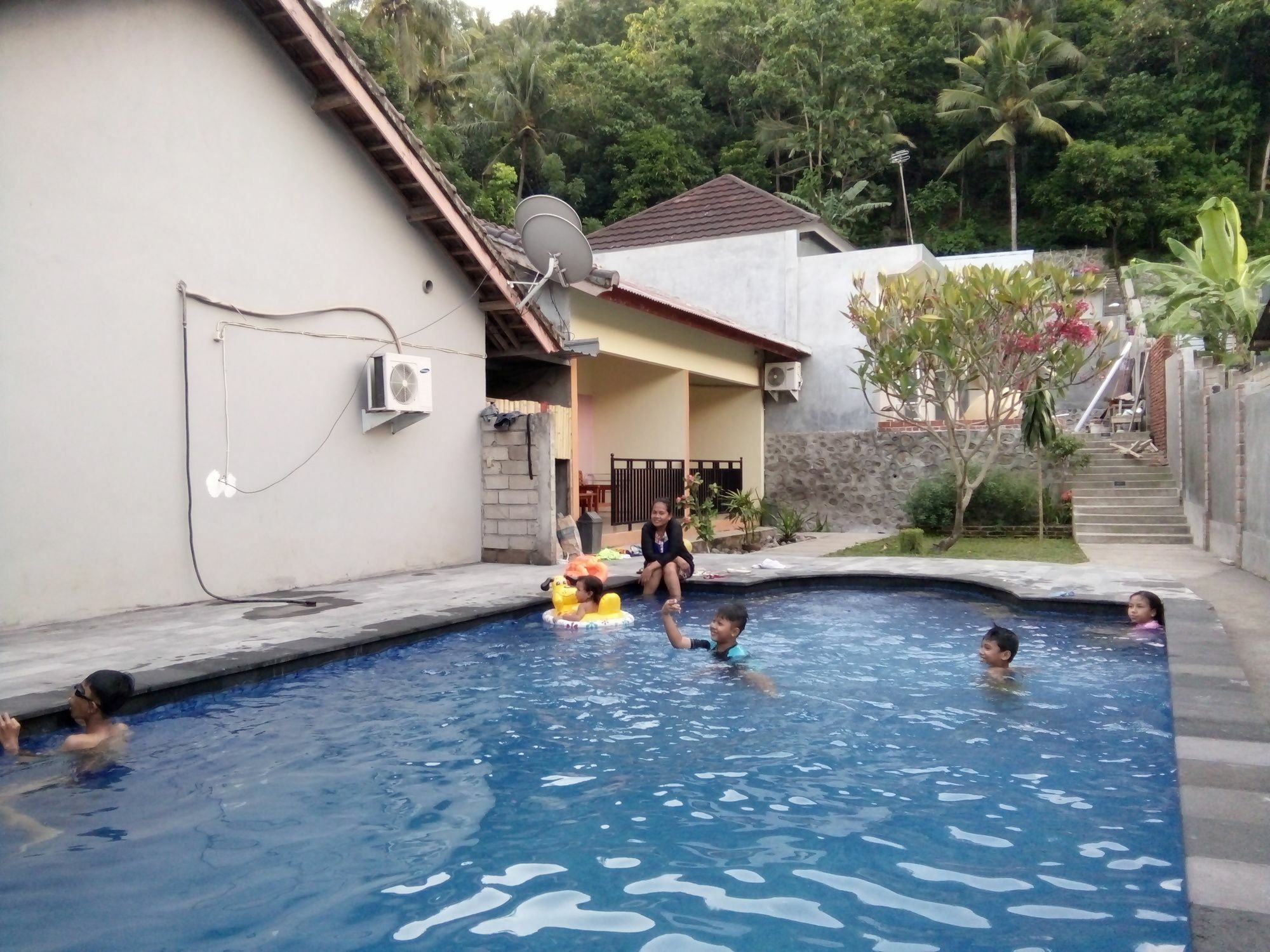 Family Garden Homestay Mangsit Екстер'єр фото
