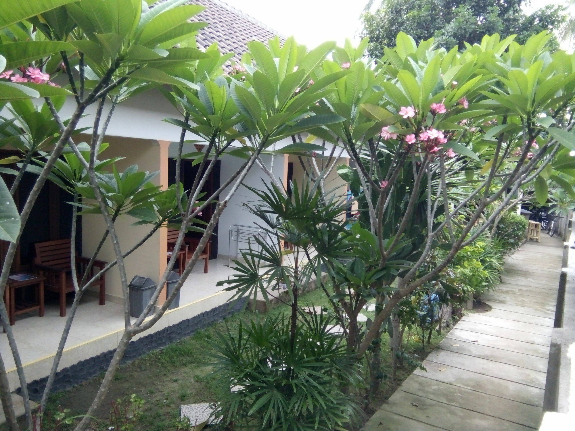 Family Garden Homestay Mangsit Екстер'єр фото